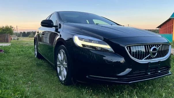 Фотография Volvo, приложенная Денисом к отзыву